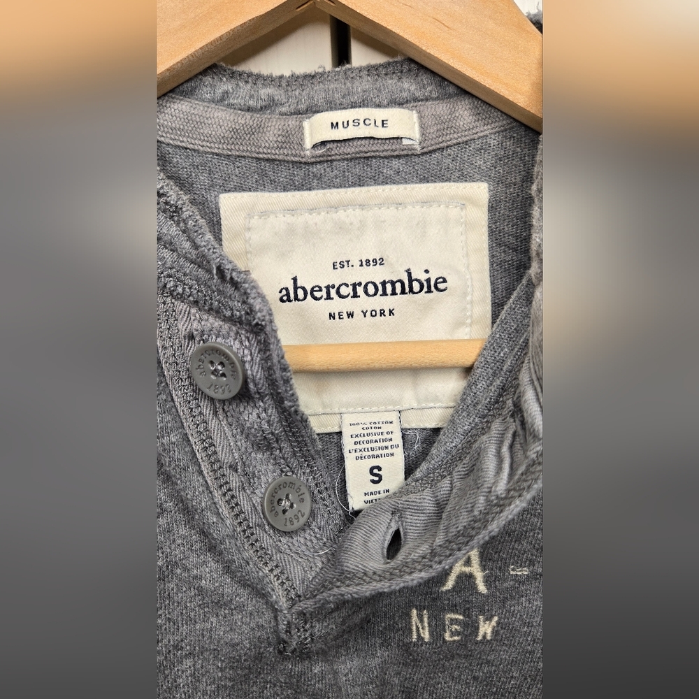 Vintage Abercrombie Kids Henley Long Sleeve Shirt – Size S (Muscle Fit) - Picture 4 of 5